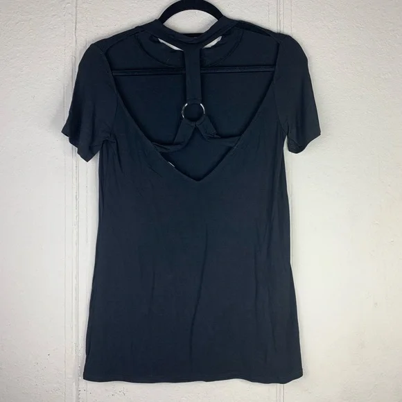 Black blouse‎ with circle cross cross back cut out - Picture 3 of 5